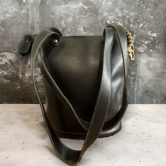 Dior black bucket tote bag smooth cowhide leather dangle FOB shoulder  H102c - Picture 1 of 3